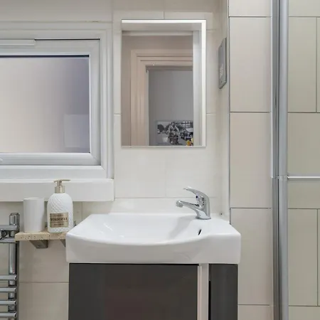 Modern Studio Apartment Londres Extérieur photo